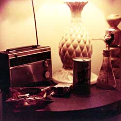 photo of waterpipe in bedroom close to Thee Image